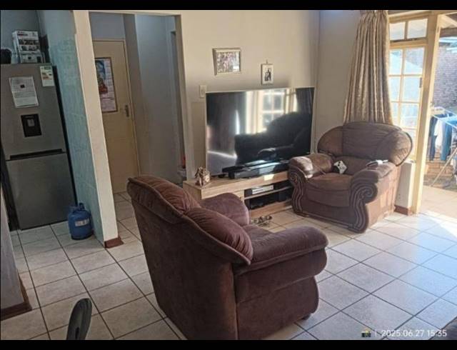 2 BEDROOM TOWNHOUSE FOR SALE IN MEER EN SEE